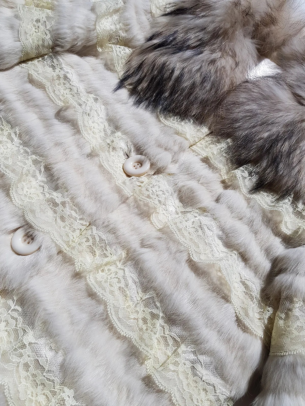 Vintage 90s Fox Fur & Lace Coat with Incredible Fluffy Fox Fur Collar - Fully Lined - Layers of fur & Lace in Cream tones - button front